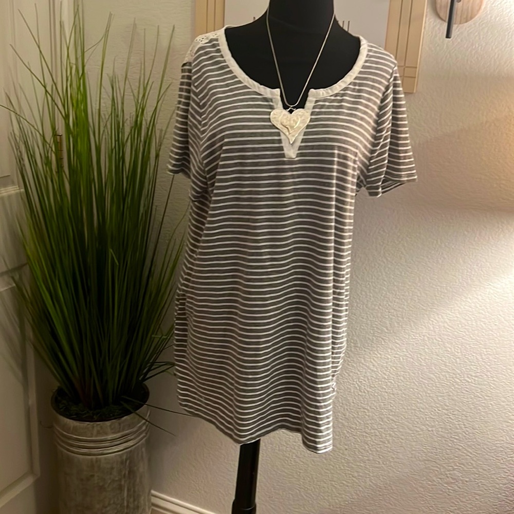 Lane Bryant white and grey t-shirt material top